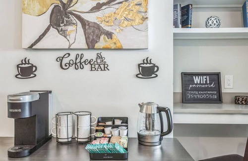 Cumberland Apartment | Walk to Braves, King bed, Mercedes Benz Stadium