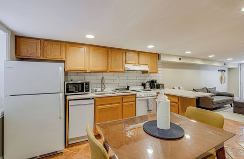 Stanton Park Apartment | Walk to Capitol Building: Cozy DC Apartment