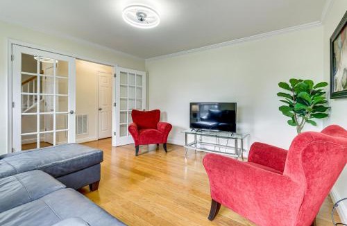 Hampton House | Walk to Dtwn & Campus! Spacious Hampton Home