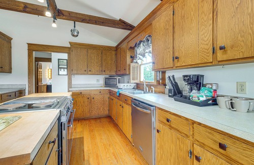 Warsaw House | Walk to Dtwn Warsaw: Family Home w/Deck!