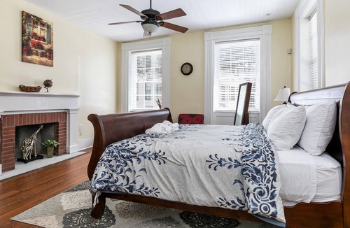Harleston Village House | Walk to everywhere - 4 Bedroom House - 2 Blocks to King st. Free parking.