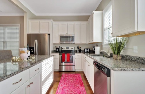 Midtown House | Walk to Forsyth, River Street, and Downtown! Pet Friendly, large fenced in yard!