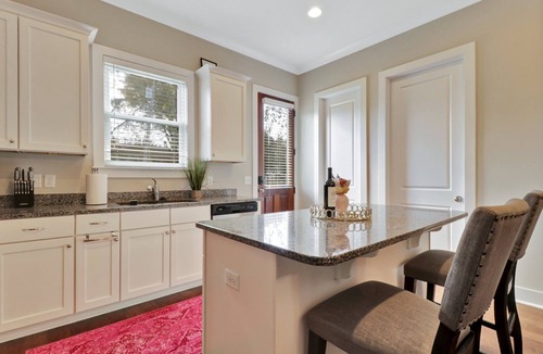 Midtown House | Walk to Forsyth, River Street, and Downtown! Pet Friendly, large fenced in yard!