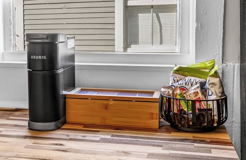 Metropolitan House | Walk to Iconic Forsyth PkOff St PkgKingB1Gb WifiFull KitchenSmart TV, Ntflx