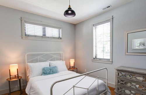 Optimist Park House | Walk to Lightrail! Retreat in heart of Charlotte!