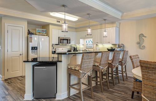 Indian Beach Condo | Walk to Ocean! Atlantic Beach Condo w/Pool Access