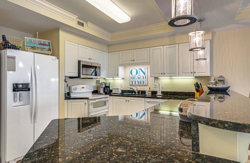 Indian Beach Condo | Walk to Ocean! Atlantic Beach Condo w/Pool Access