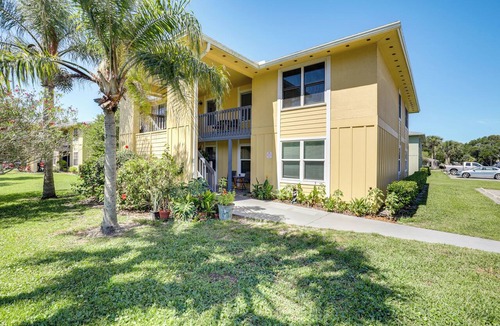 St. Augustine Beach Condo | Walk to Pier: St Augustine Beach Condo w/Balcony!