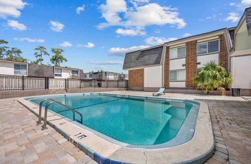 Gainesville Condo | Walk to Shands/UF - Budget 2 Bedroom Condo, Pool!