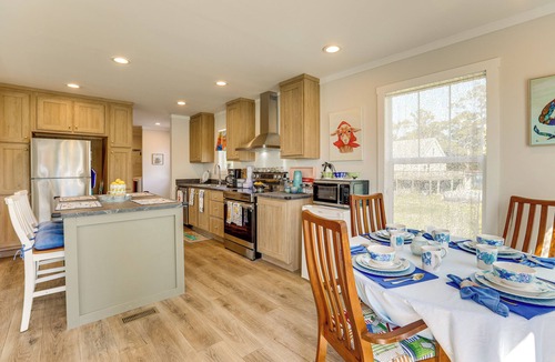 Stumpy Point House | Walk to the Bay! Getaway Near Alligator River