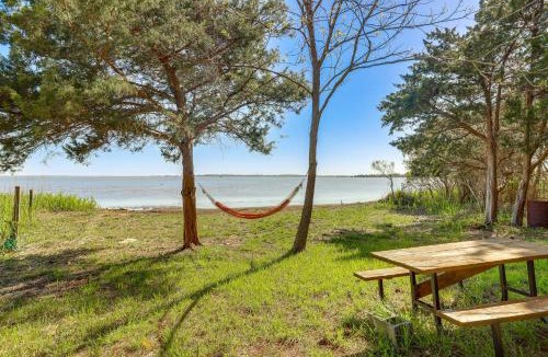Stumpy Point House | Walk to the Bay! Getaway Near Alligator River