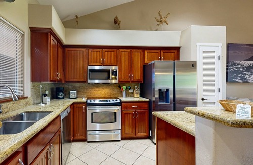 Kamuela Condo | Walk to the Beach Mauna Lani Villa w/Outdoor Kitchen: Pool, Hot Tub & Gym