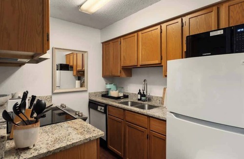 West Campus Apartment | Walk to UT Austin - 6 Min to Downtown