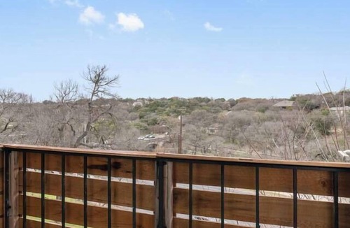 West Campus Apartment | Walk to UT*parking*West Campus*Close to Downtown