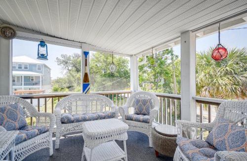 Atlantic Beach House | Walk to Water: Coastal-Chic Home Near Myrtle Beach