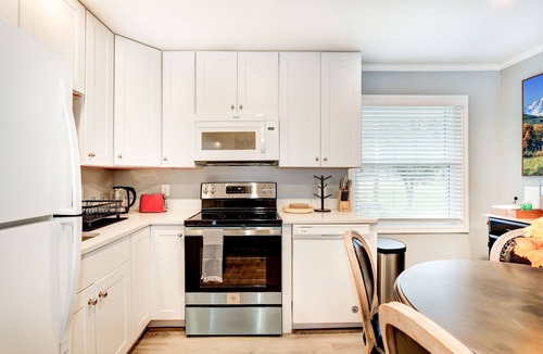 Rockville House | Walk2Metro, 25min2downtown DC, 🚶restaurant shops parks 2K2Q1T 2Ba parking onsite