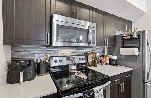 North Burnet Apartment | Walkable Domain Stay: Steps to Top Dining & Luxury Shops