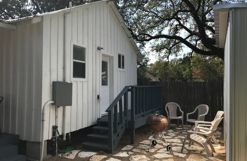Westfield Cabin | Walking distance to Zilker Park, ACL, and so much more!