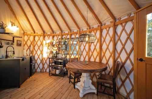 Dripping Springs Cabin | Wanderin' Star Farms - The Nest