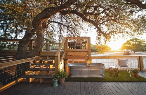 Dripping Springs Cabin | Wanderin' Star Farms - The Nest