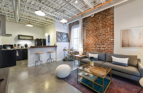 Arts/Warehouse District Apartment | Warehouse District Intimate One Bedroom