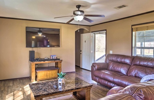 Denham Springs House | Warm + Inviting Denham Springs Home w/ Deck!
