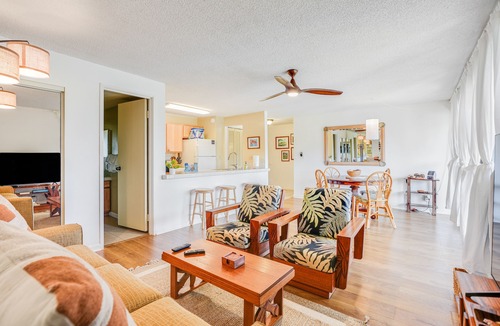 Hanamaulu Condo | Water-view 3rd-floor condo with community pool & grills - near sights & dining