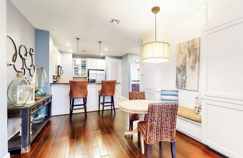 Horseshoe Bay Condo | Water-view condo with balcony, smart TVs, Washer/Dryer and Pool