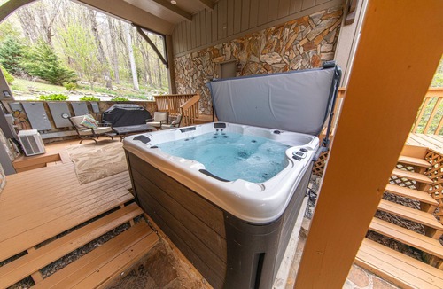 Banner Elk Cabin | Waterfalls in Your Backyard + 7 Bedrooms! 3 Miles to Sugar Mountain!
