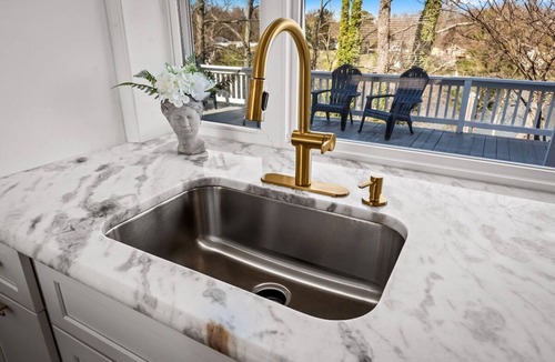 Glen Burnie House | Waterfront 5 Bedroom Near BWI/Annapolis/Baltimore