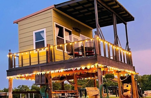 South Bend Cabin | Waterfront Cabin on River w/RV Hookups Near Possum Kingdom Lake