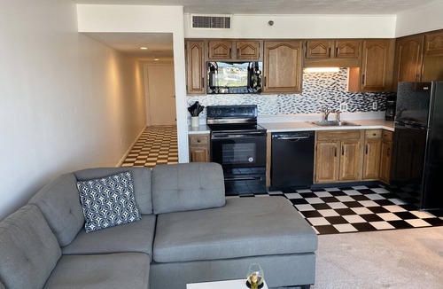 North Carolina Coast Condo | Waterfront condo, elevator, king bed, pool, meeting room, free parking H2o views