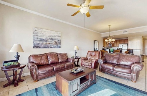 Horseshoe Bay Condo | Waterfront condo with furnished balcony, central AC, & washer/dryer