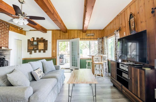 Steele Creek House | Waterfront Cottage, Fiery Sunsets
