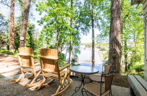Steele Creek House | Waterfront Cottage, Fiery Sunsets