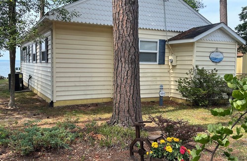 Cobb Island House | Waterfront Cottage with Pier & Boatlift on the Beautiful Potomac River