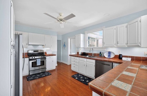 White Stone House | Waterfront Cottage with Private Dock, Sunrises & Wildlife on Ashley Cove