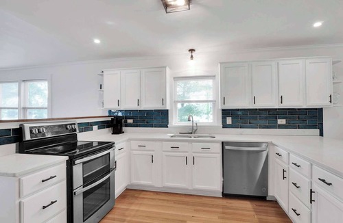 Ridgeway House | Waterfront Dock Dog Friendly Kayaks Grill