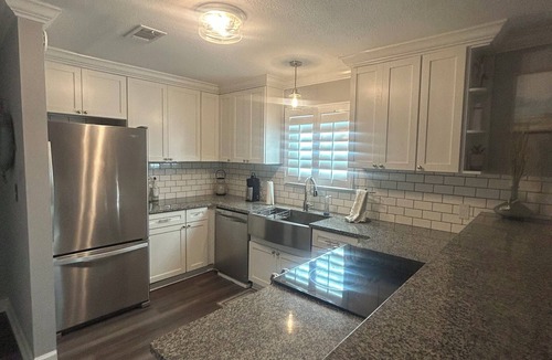 Thomas Drive Condo | Waterfront, ground level, corner unit! Long term rental only, no weekly stays