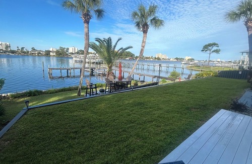 Thomas Drive Condo | Waterfront, ground level, corner unit! Long term rental only, no weekly stays