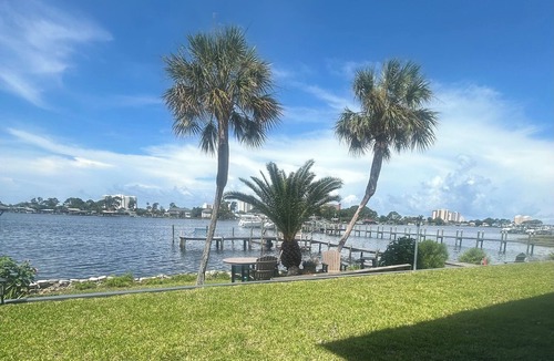 Thomas Drive Condo | Waterfront, ground level, corner unit! Long term rental only, no weekly stays