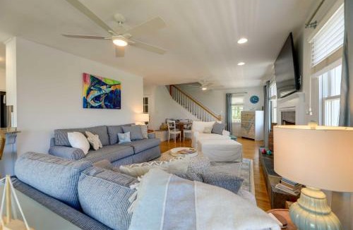Harkers Island House | Waterfront Home w/Screened Porch & Sunsets
