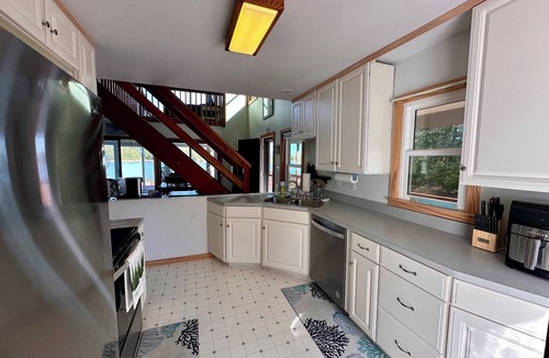 Port Haywood House | Waterfront Home w/Views from Every Room – Wake Up to Bay Sunrises! Pet Friendly