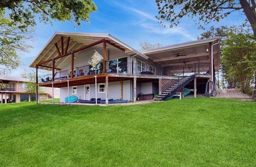 Kingsland House | Waterfront Home With Kayaks, Game Room, Firepit, & Enormous Deck