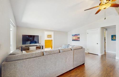 Granite Shoals House | Waterfront House on Lake LBJ with Full Kitchen, Patio, Pool Table & Dog-Friendly