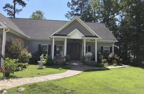 Terrell Apartment | Waterfront! Lake Norman Couples Getaway - One Bedroom Apt.