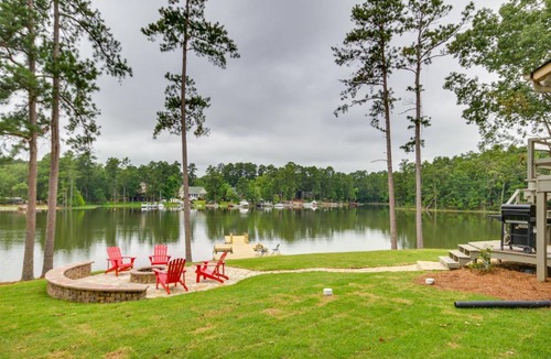 Chapin House | Waterfront Lakehouse w/Private Dock & Fire Pit!