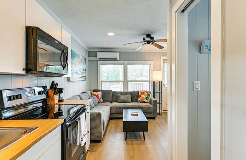 Sherrills Ford Cottage | Waterfront Living & Resort Perks! Lake Norman Stay