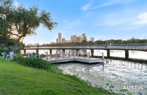 Riverside Apartment | Waterfront Loft w Park View with Pool and Dock Access