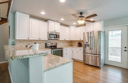 Chico House | waterfront, multi level gated deck + Kayaks!
